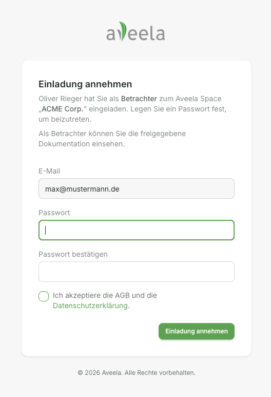 Tragen Sie im Feld Passwort Ihr gewünschtes Passwort ein und bestätigen Sie es im Feld Passwort bestätigen. Aktivieren Sie das Kontrollkästchen Ich akzeptiere die AGB und die Datenschutzerklärung und klicken Sie auf Einladung annehmen.